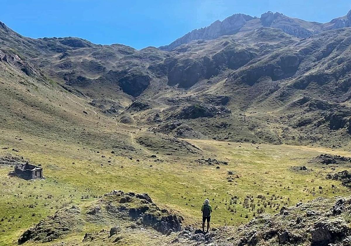 No se trata de hacer una ruta al día pero, si se quiere, durante lo que queda de mes se puede hacer un plan de montaña en Asturias todos los días. Este articulo recoge alguna de esas propuestas.