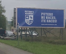 Una de las vallas instaladas por toda la región.