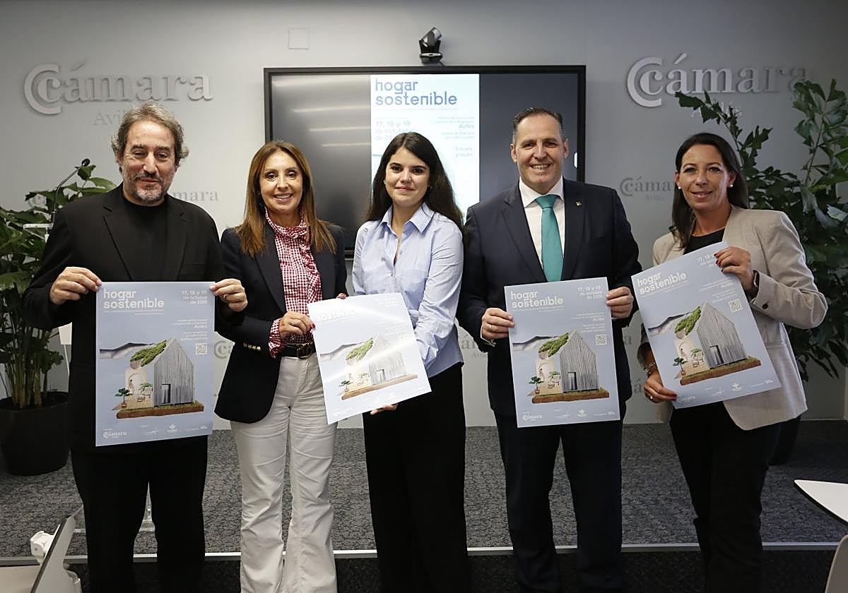 Sergio Baragaño, Mónica Blanco, Raquel Ruiz, José Luis Vega y Laura Gancedo, en la presentación.