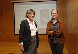 Mercedes de Soignie junto a Gemma Martín antes de comenzar la conferencia.