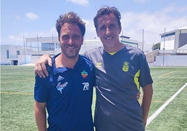 Santi Calvo, a la derecha, junto al avilesino Guillermo Uruñuela, que también jugó en el Talavera y en la cantera del Real Avilés.