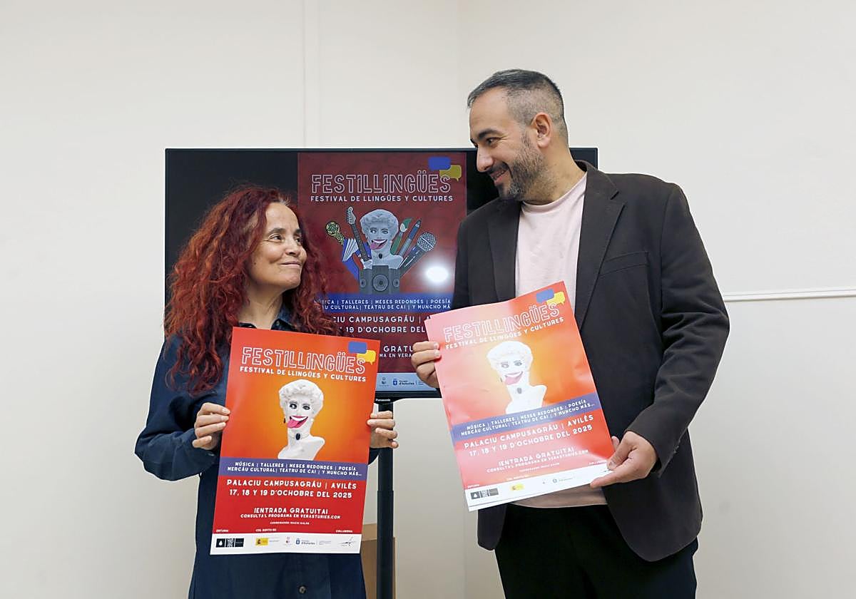 La concejala Ana Solís con Inaciu Galán.