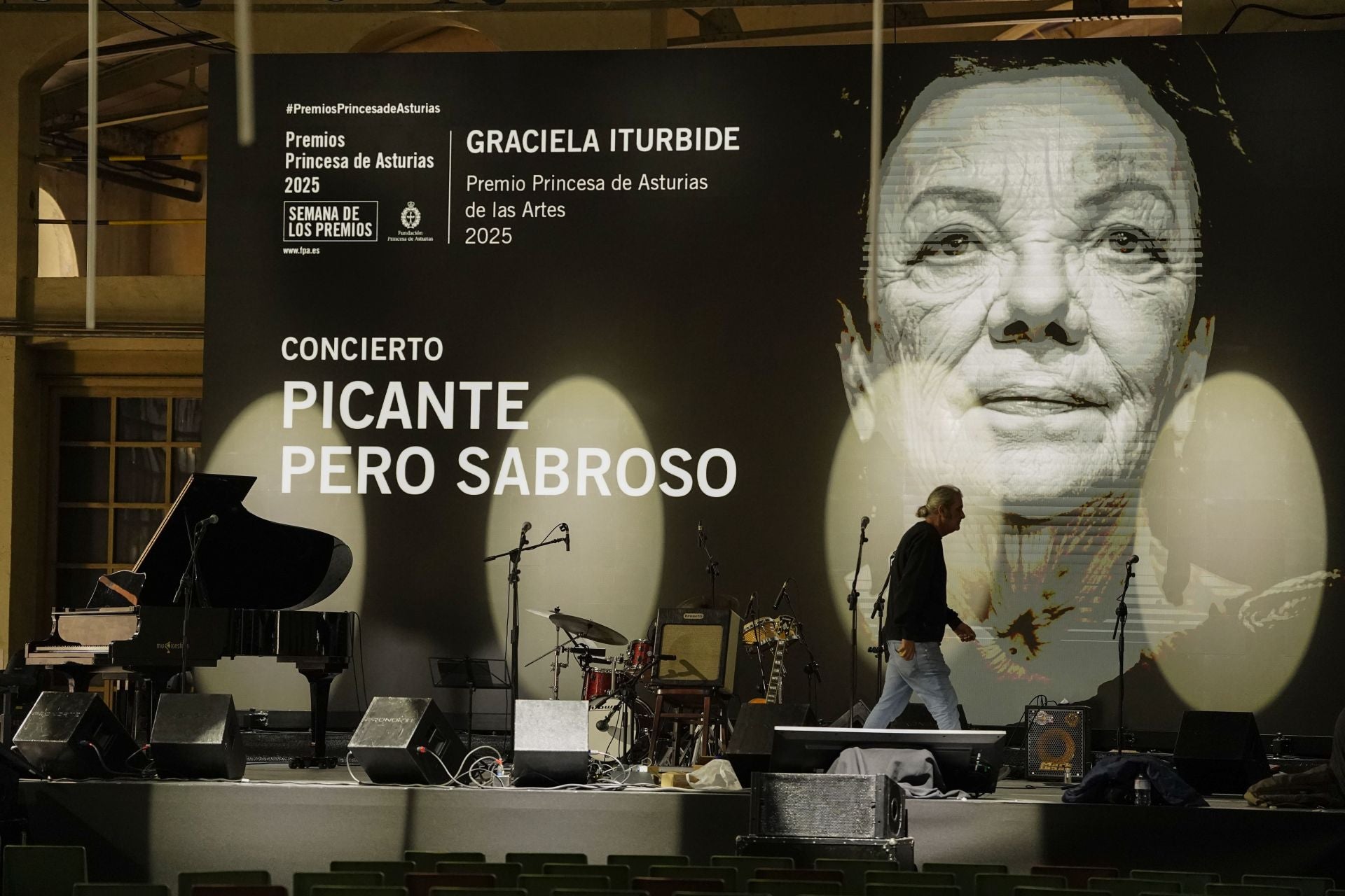 La Fábrica de Armas de la Vega echa a andar con las fotografías de Graciela Iturbide