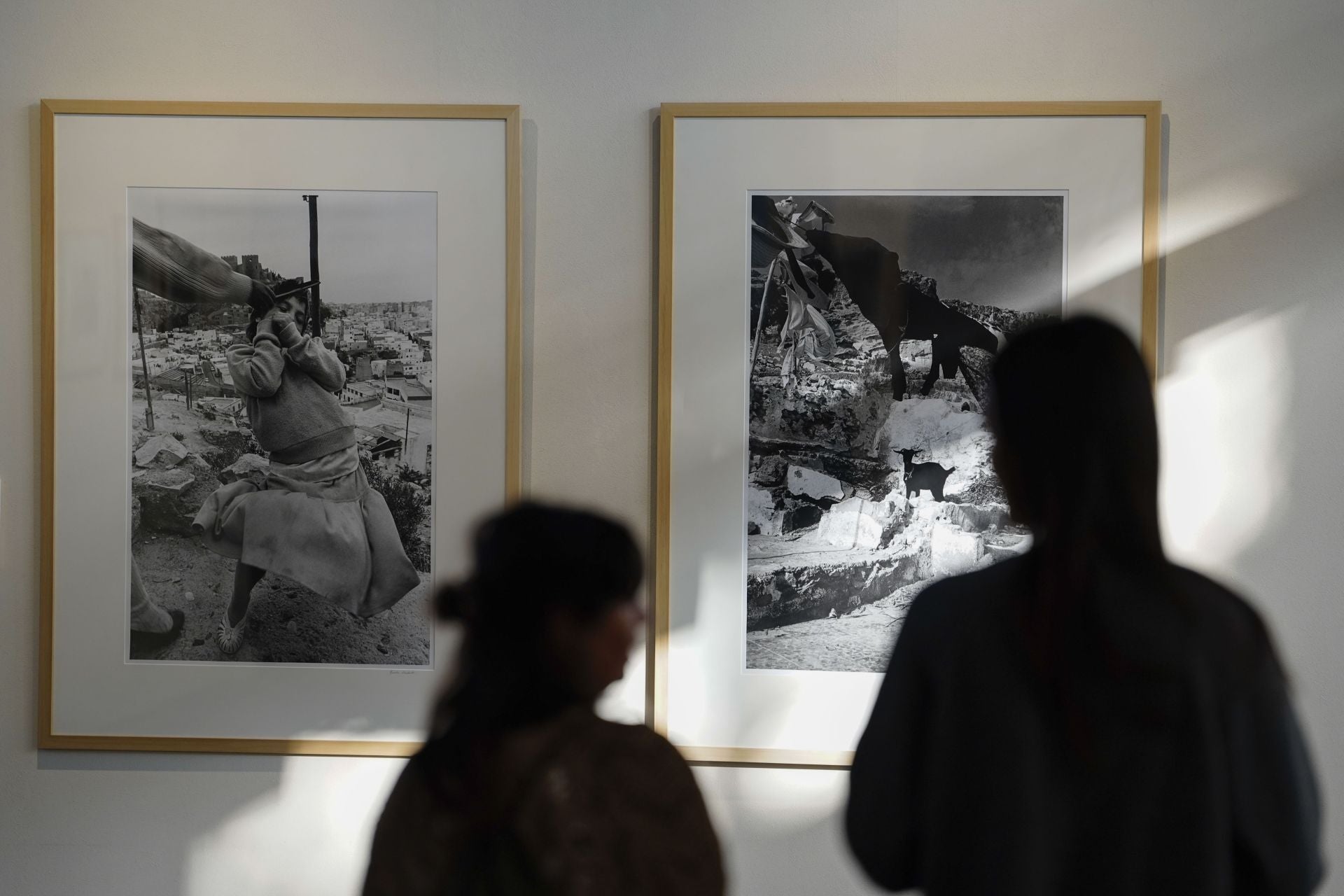 La Fábrica de Armas de la Vega echa a andar con las fotografías de Graciela Iturbide