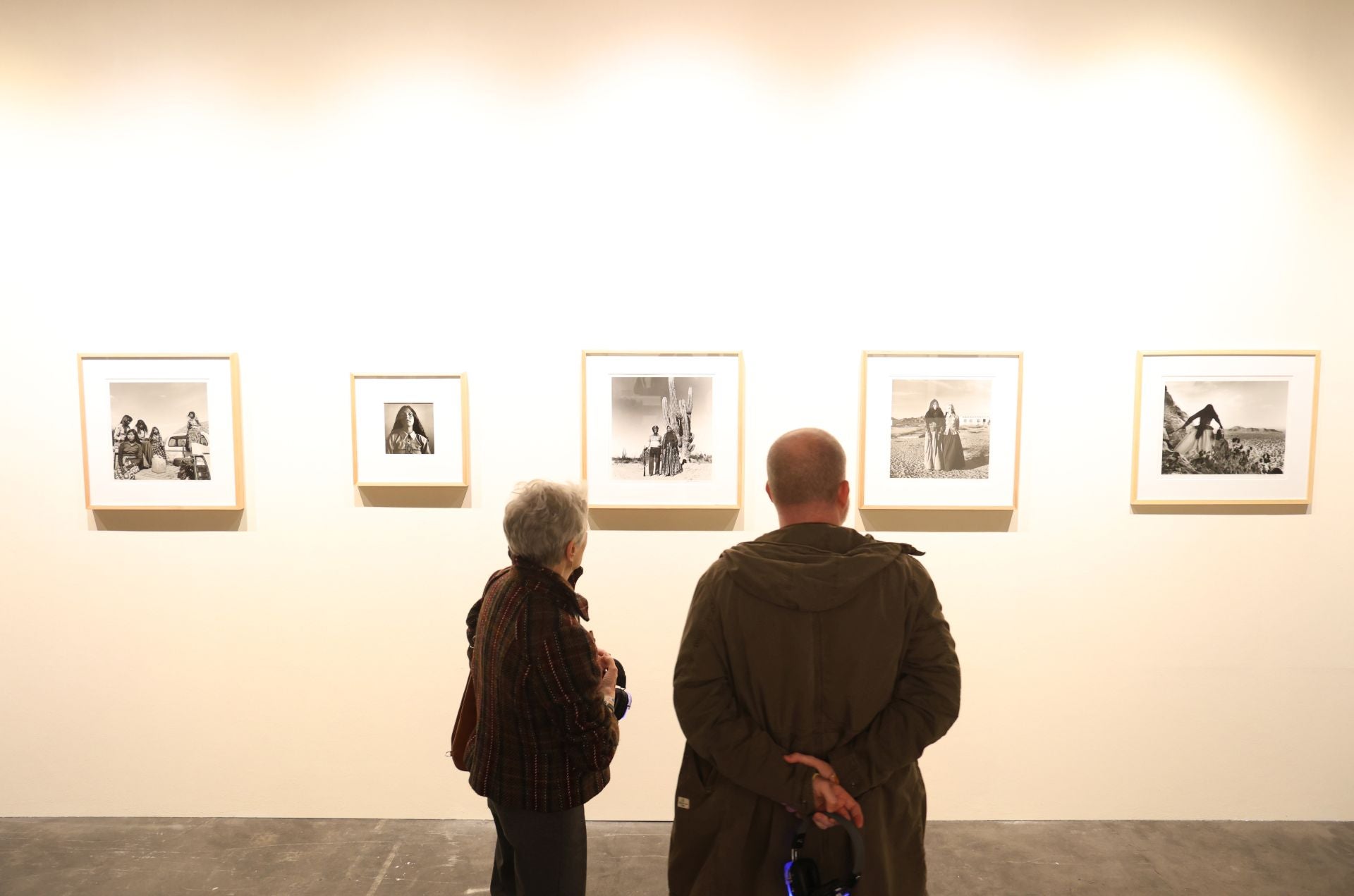 La Fábrica de Armas de la Vega echa a andar con las fotografías de Graciela Iturbide