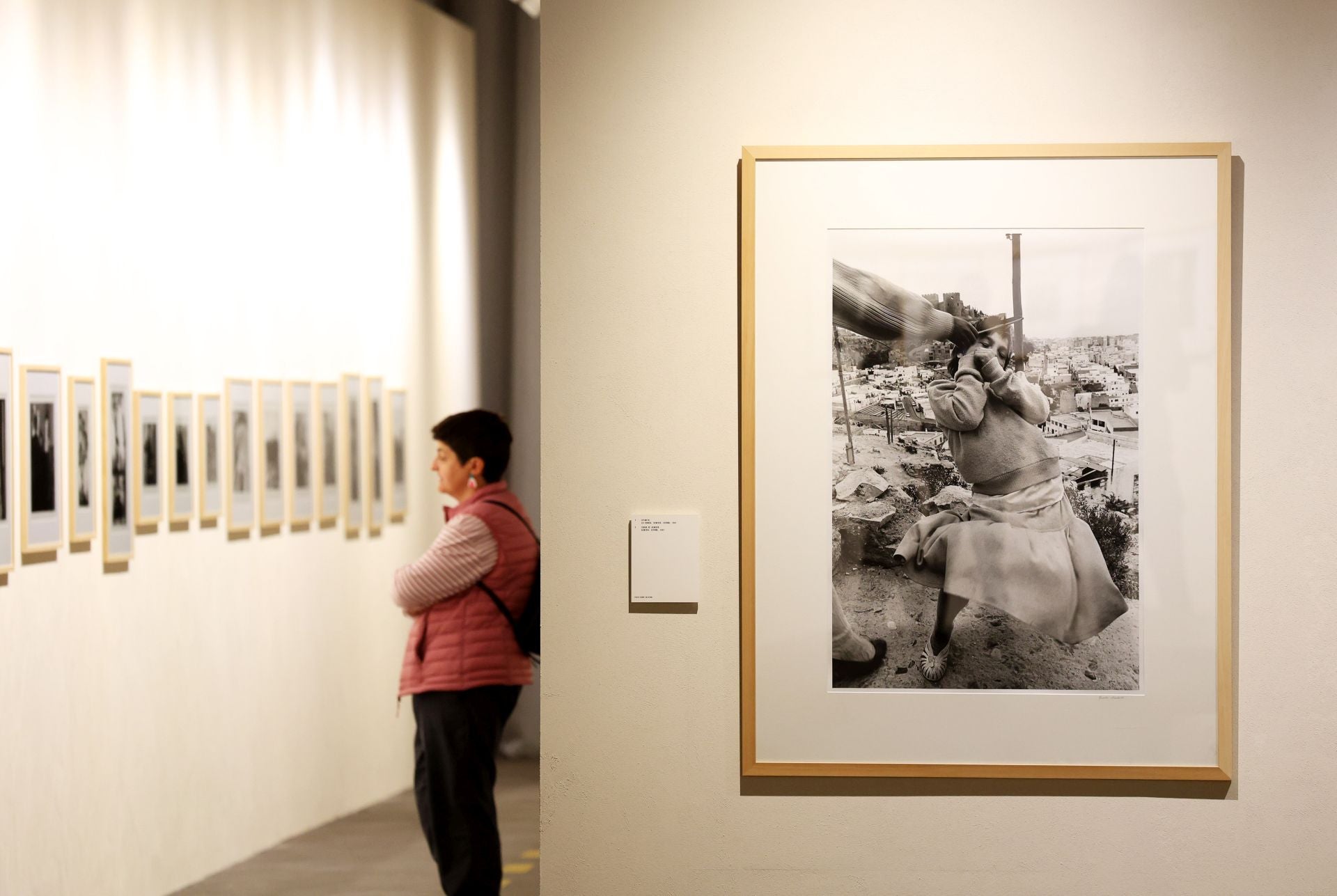 La Fábrica de Armas de la Vega echa a andar con las fotografías de Graciela Iturbide