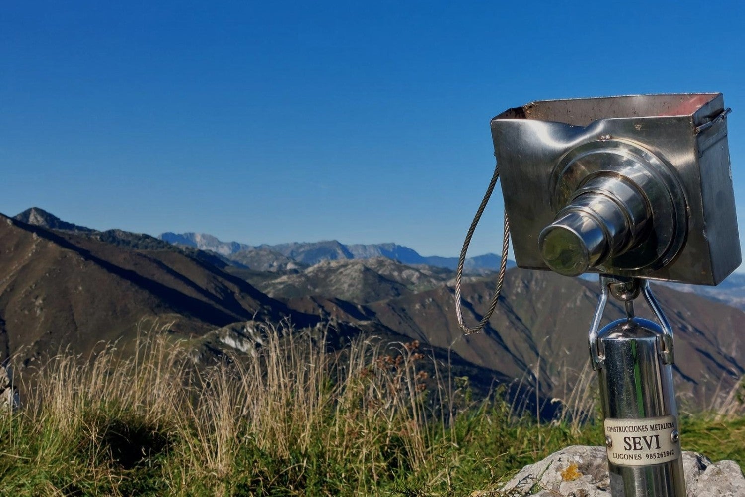 Imagen principal - Ruta a Cabeza Pandescura: el balcón perfecto en Onís para admirar los Picos de Europa