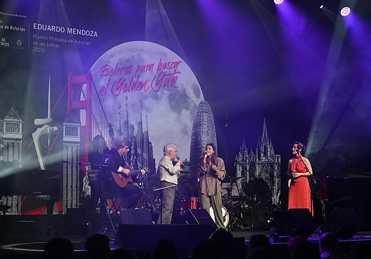 Con el concierto-karaoke 'Boleros para buscar el Golden Gate' se rindió homenaje a Eduardo Mendoza.