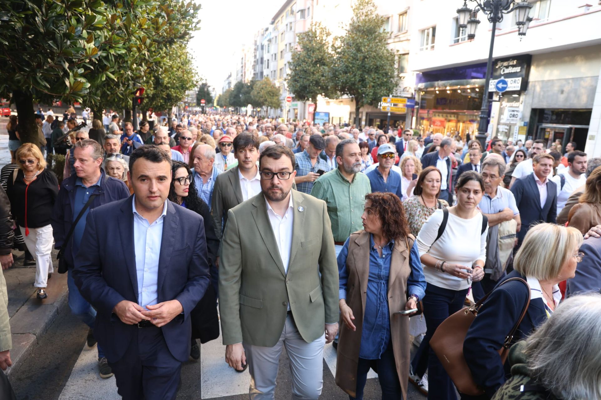 La multitudinaria manifestación en Oviedo contra el peaje del Huerna, en imágenes