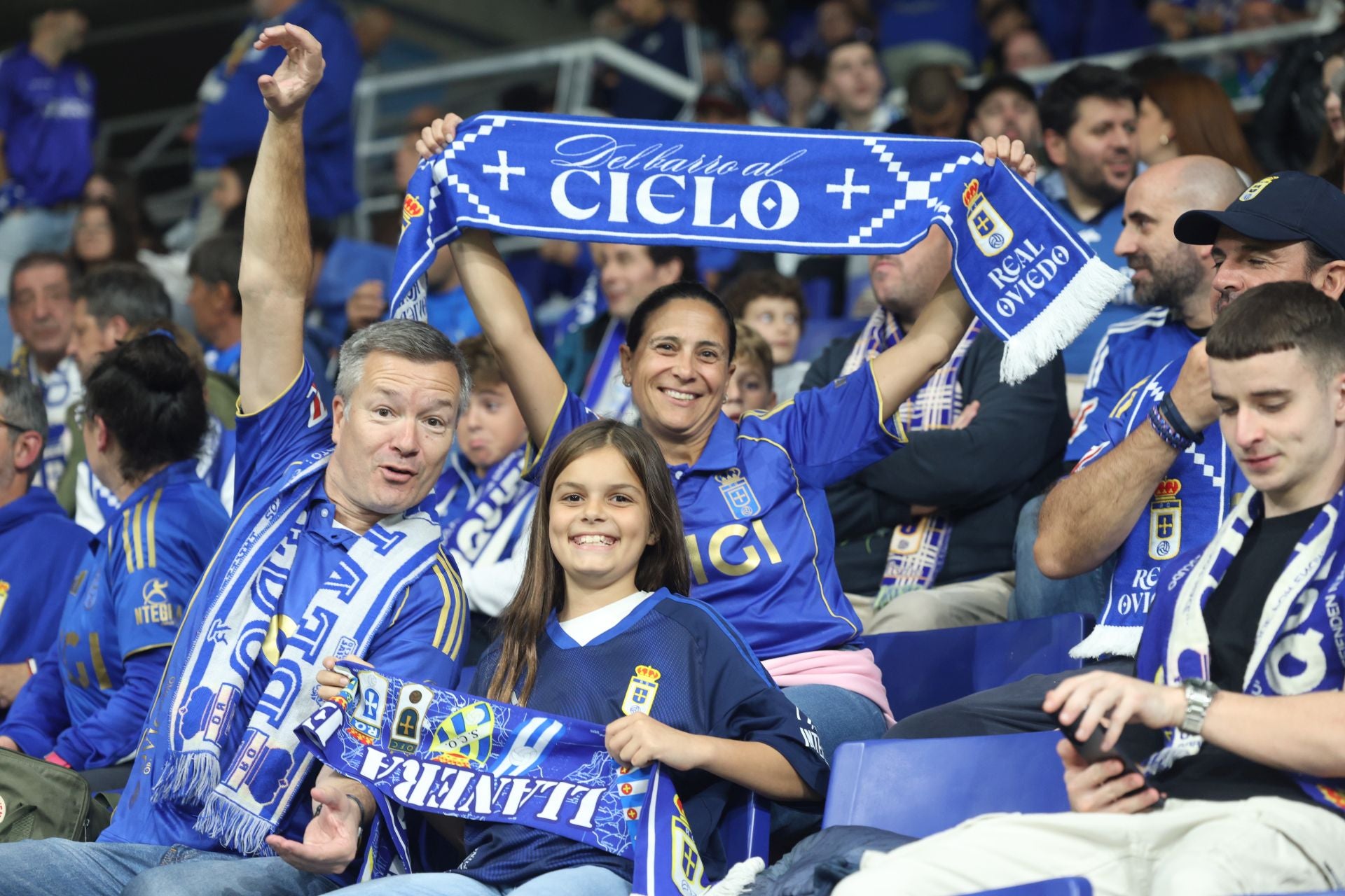 ¿Estuviste en el Real Oviedo - Espanyol? ¡Búscate entre las imágenes!