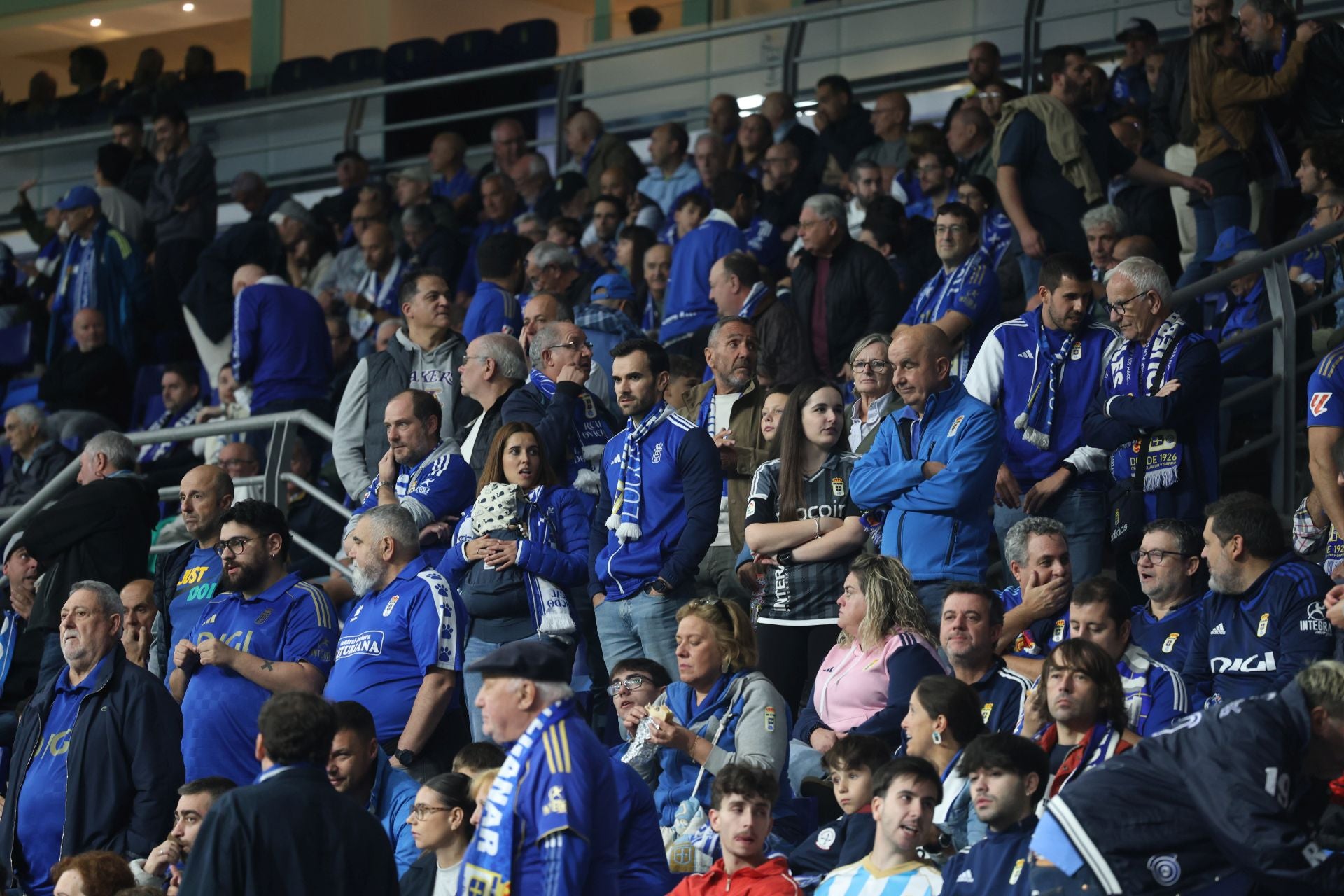 ¿Estuviste en el Real Oviedo - Espanyol? ¡Búscate entre las imágenes!