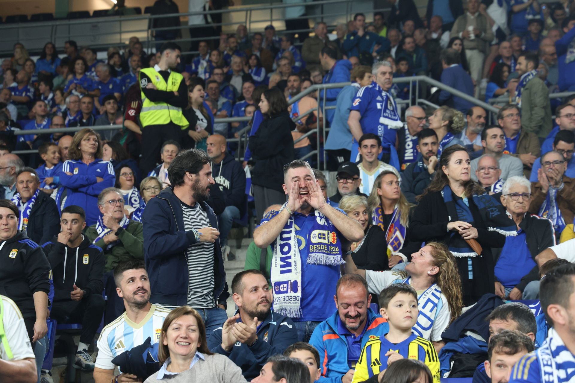 ¿Estuviste en el Real Oviedo - Espanyol? ¡Búscate entre las imágenes!