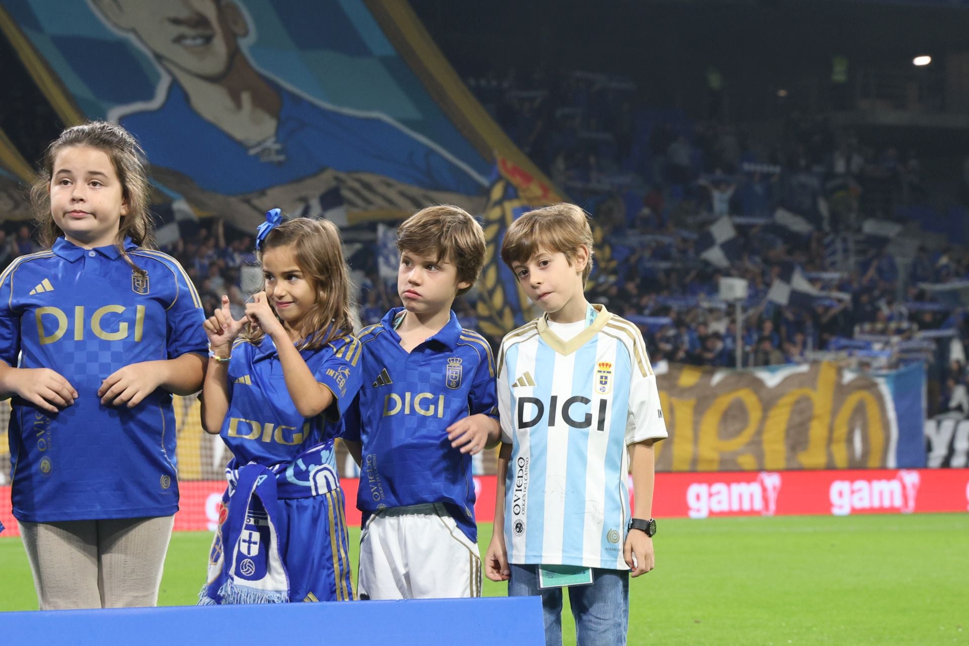 ¿Estuviste en el Real Oviedo - Espanyol? ¡Búscate entre las imágenes!