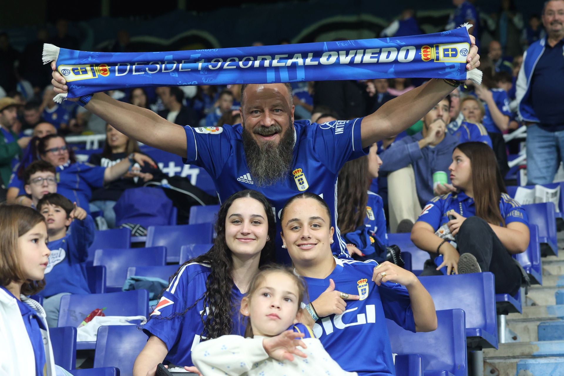 ¿Estuviste en el Real Oviedo - Espanyol? ¡Búscate entre las imágenes!