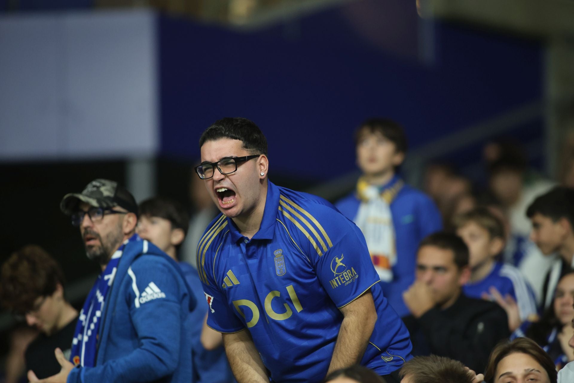 ¿Estuviste en el Real Oviedo - Espanyol? ¡Búscate entre las imágenes!