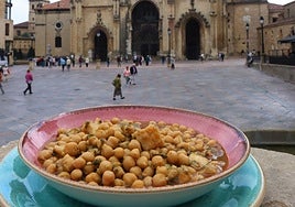 Fiesta del desarme en Oviedo: un menú símbolo de historia e identidad