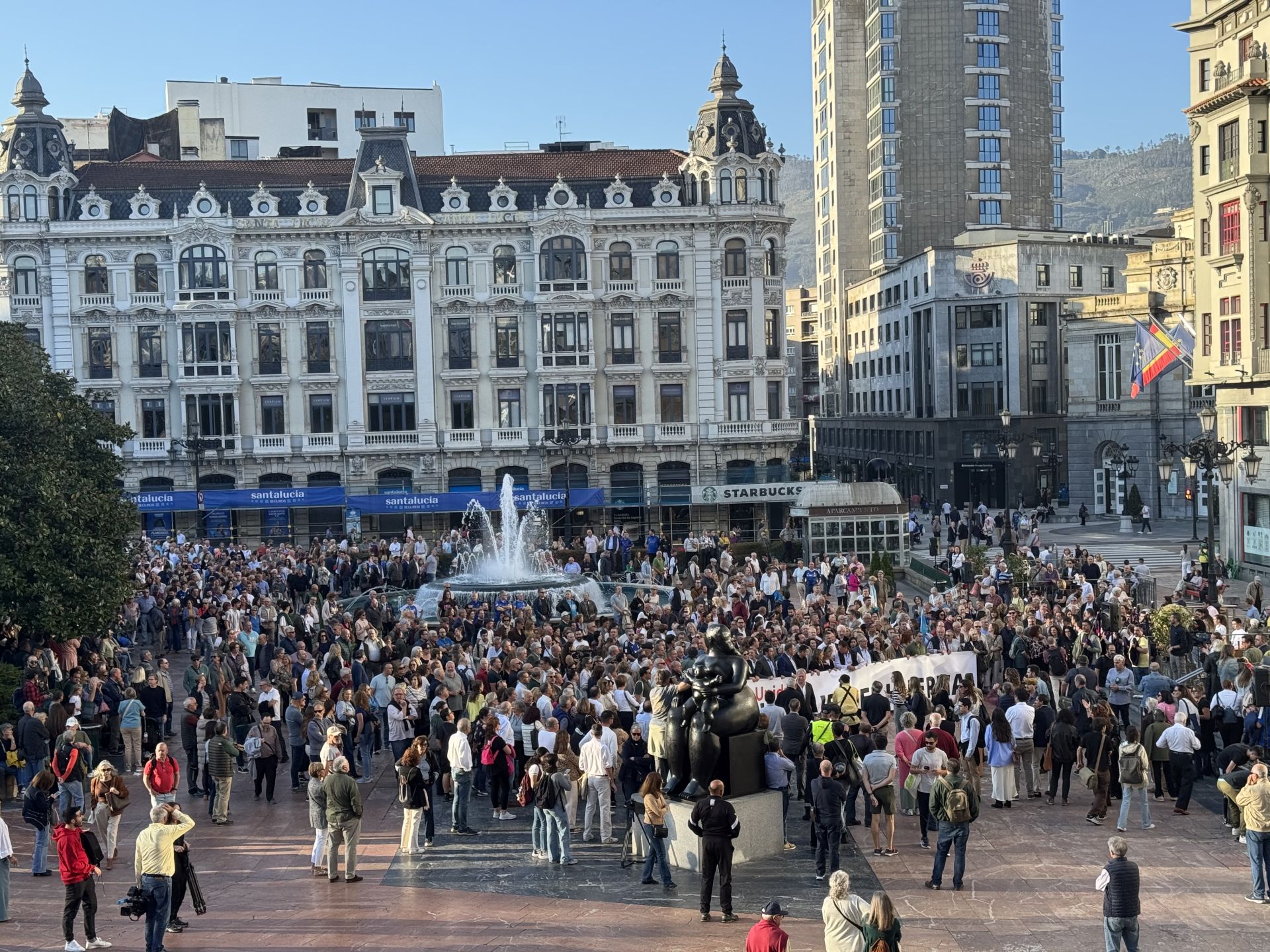 La multitudinaria manifestación en Oviedo contra el peaje del Huerna, en imágenes