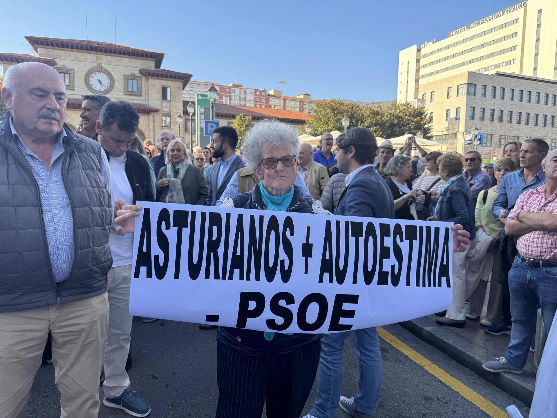 La multitudinaria manifestación en Oviedo contra el peaje del Huerna, en imágenes