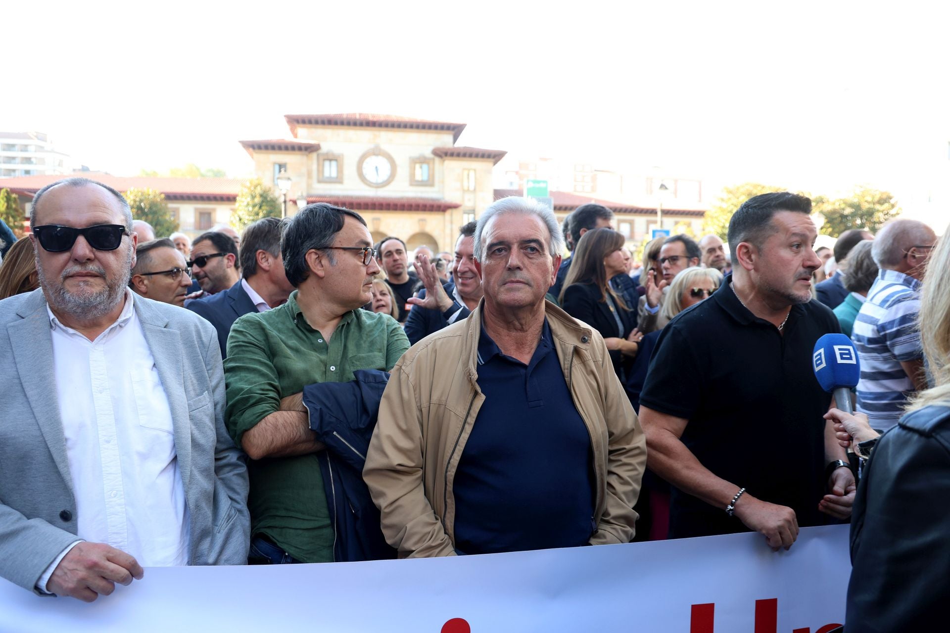 La multitudinaria manifestación en Oviedo contra el peaje del Huerna, en imágenes