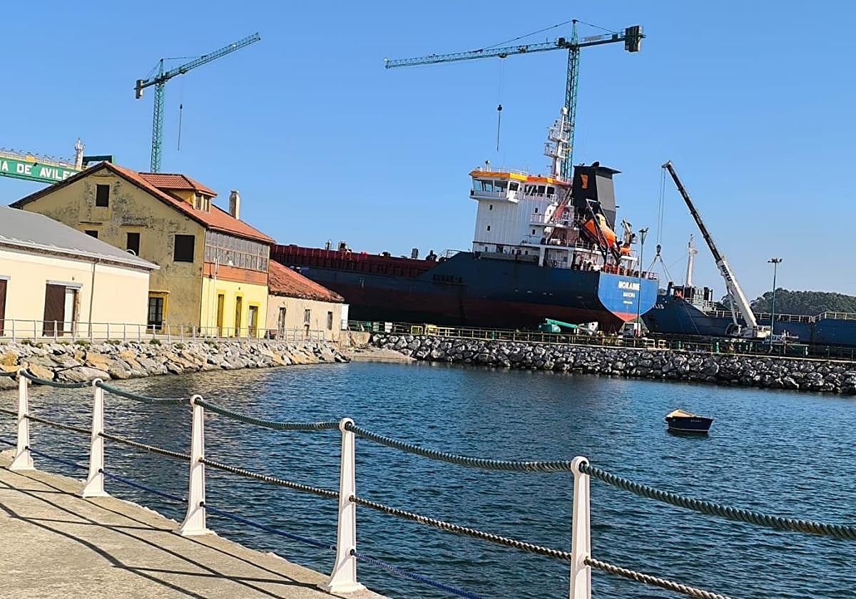 Imagen del astillero de San Juan, a pleno rendimiento de trabajo este viernes.