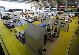 Vista general de la feria ayer a primera hora. Hoy se clausura en el Pabellón de Exposiciones de La Magdalena.