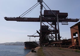 Terminal de graneles sólidos del Puerto de Gijón.