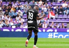Otero celebrando uno de sus dos goles en el partido contra el Valladolid.