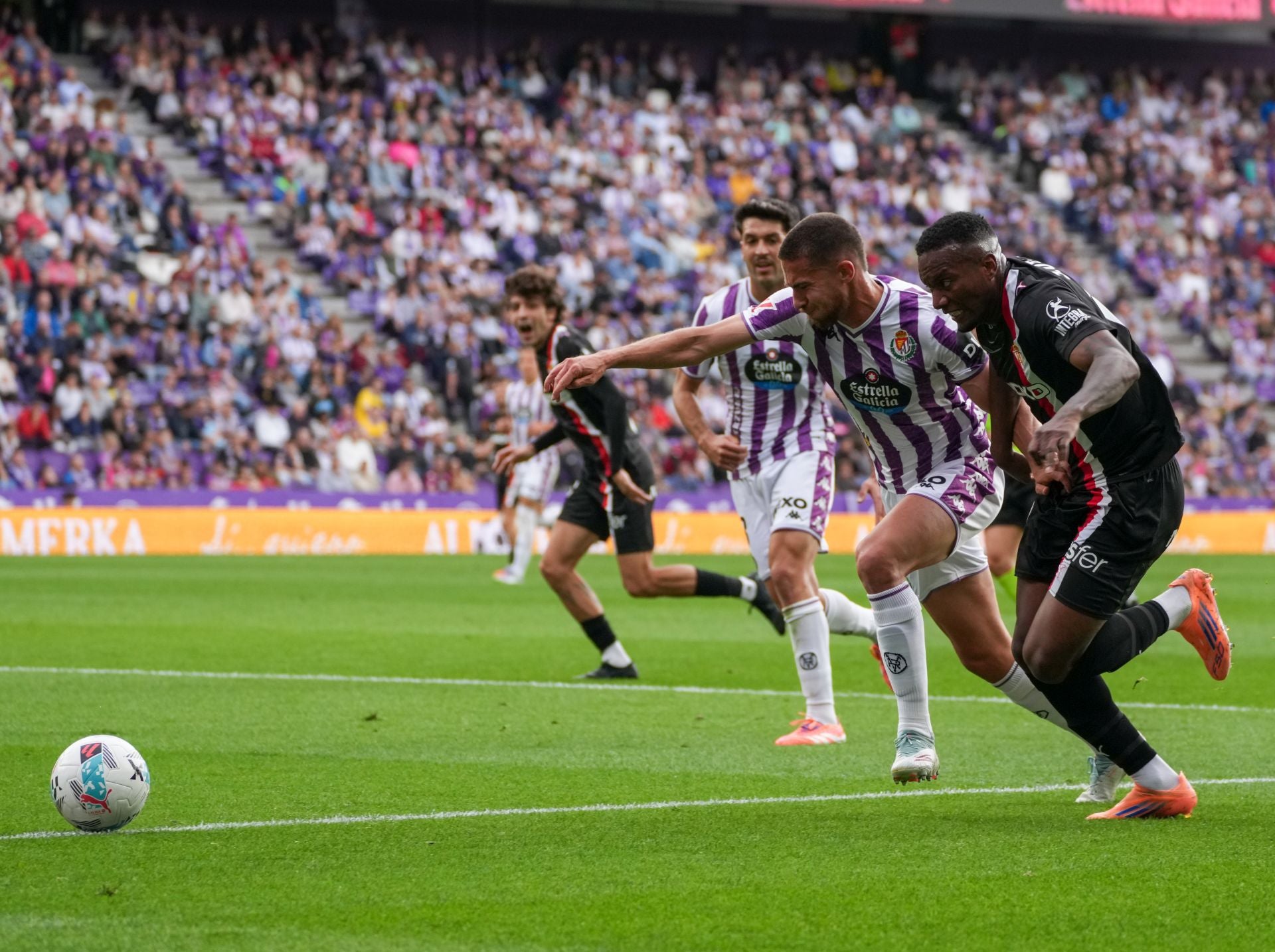 Las mejores jugadas del Real Valladolid-Sporting de Gijón, en imágenes