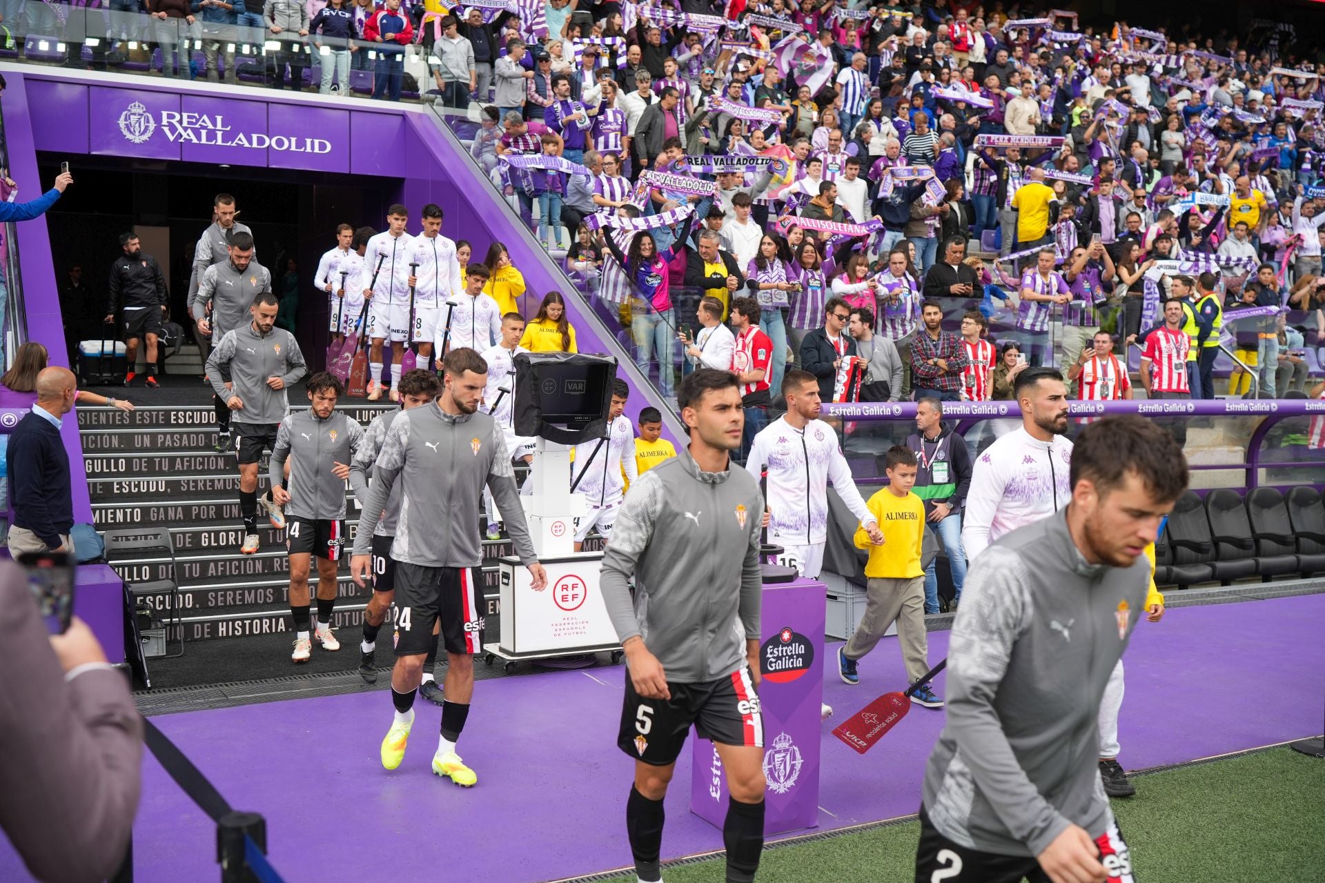 Las mejores jugadas del Real Valladolid-Sporting de Gijón, en imágenes