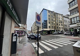 Señal que informa de la zona azul en La Pola.