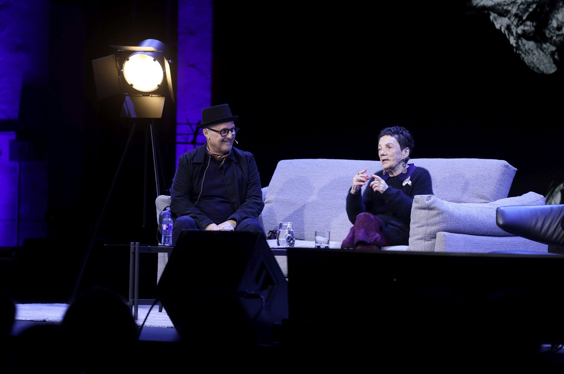 Encuentro de Graciela Iturbide con el público en la Fábrica de Armas de La Vega