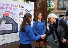 «¡Cuánto piensan estos niños!»: así fue el encuentro de Mary-Claire King con escolares asturianos