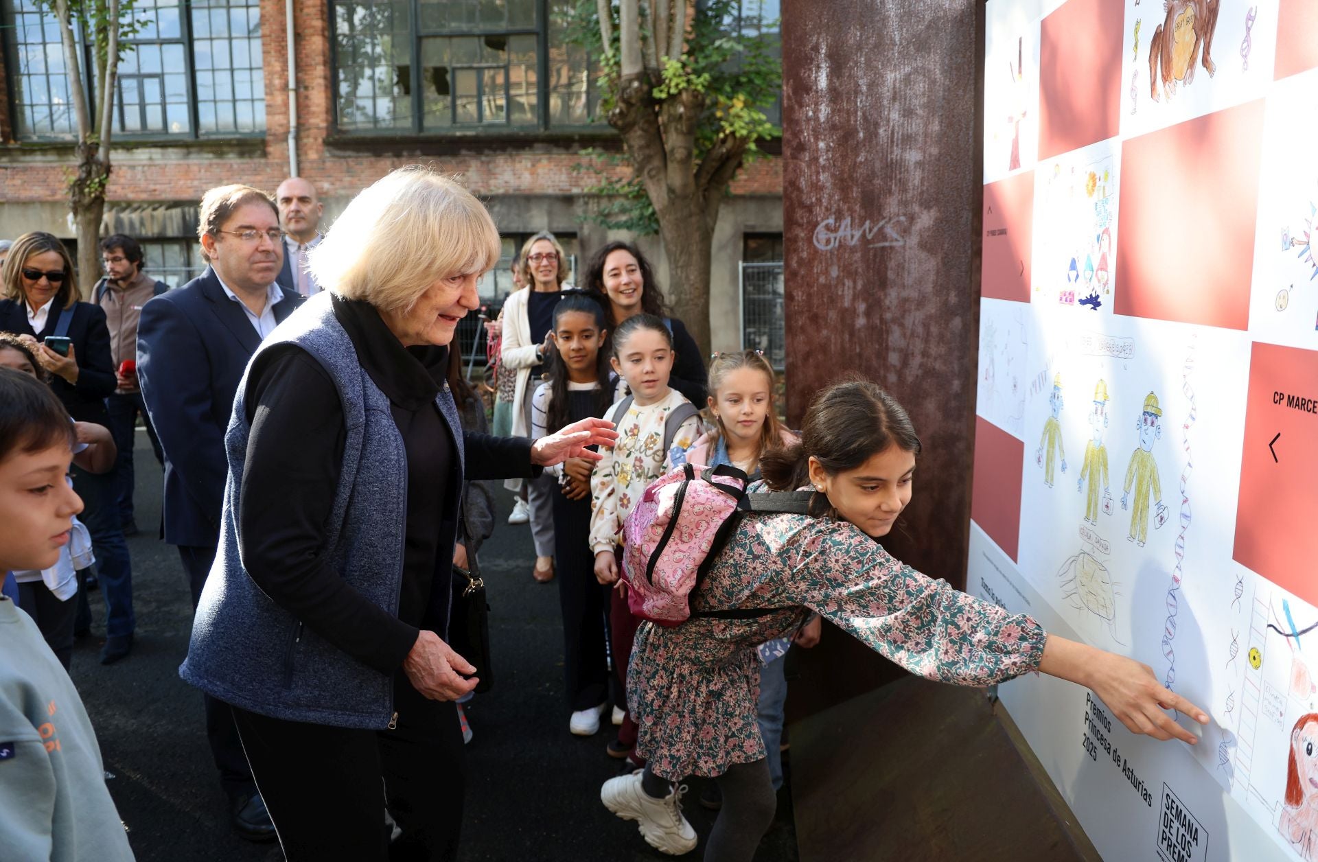«¡Cuánto piensan estos niños!»: así fue el encuentro de Mary-Claire King con escolares asturianos