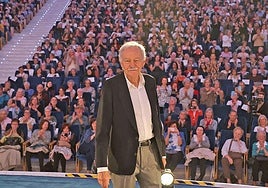 El escritor durante su encuentro con los clubes de lectura, en el que se mostró relajado, divertido y sincero ante las más diversas cuestiones que se le fueron planteando.