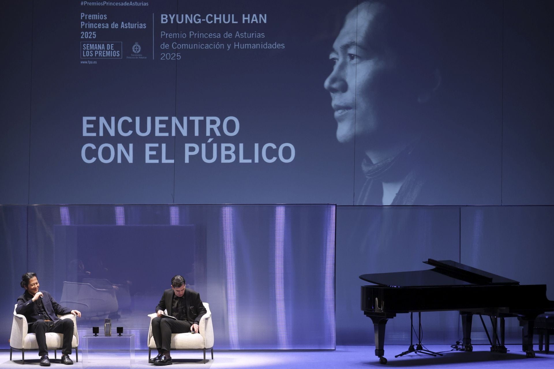 Encuentro de Byung-Chul Han con el público en el teatro Jovellanos