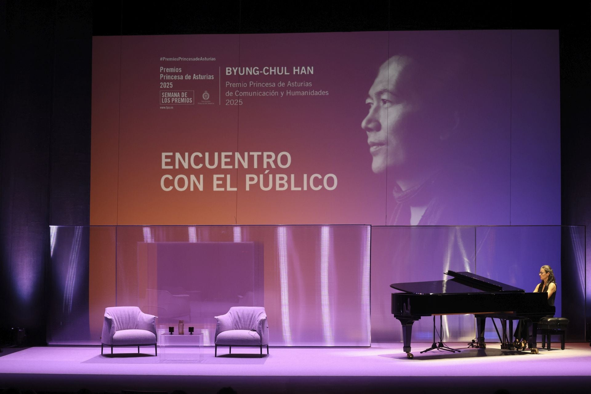 Encuentro de Byung-Chul Han con el público en el teatro Jovellanos