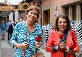 Pilar González del Valle y García junto a la alcaldesa de Gijón, Carmen Moriyón, este pasado mes de agosto.
