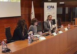 María González, en el centro, durante su intervención de la jornada.