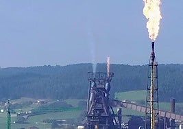 Fuego provocado en el horno alto 'B' por la quema de dos toberas.