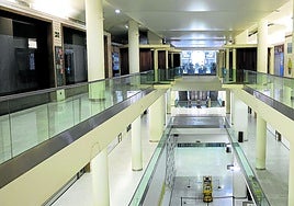 Estado actual del antiguo centro comercial del Calatrava de Oviedo.