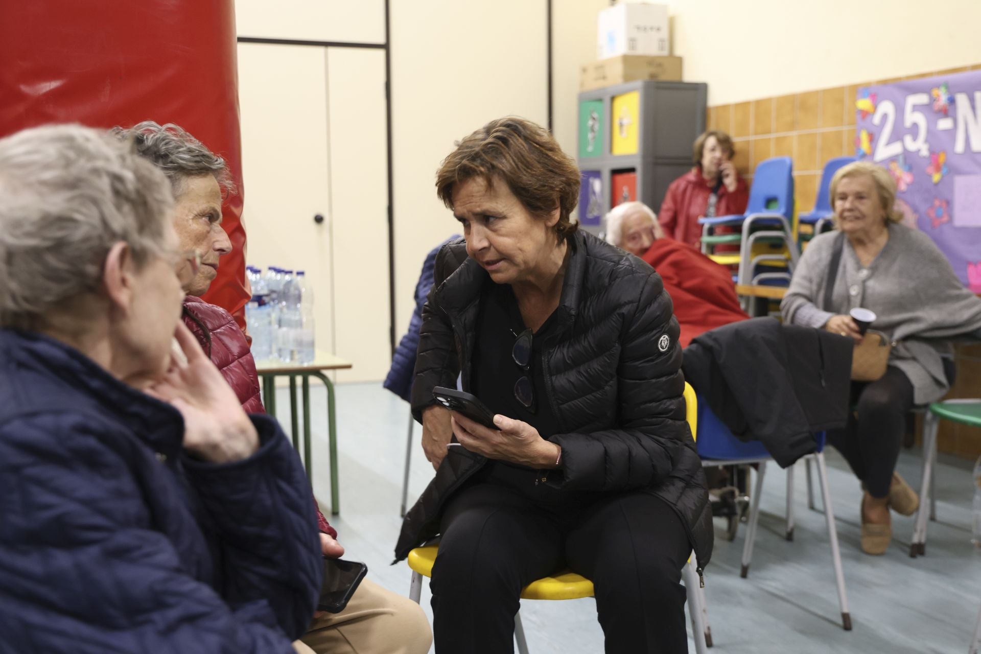 Vecinos desalojados y olor a quemado en todo Gijón: las imágenes del fuego en el Monte Areo