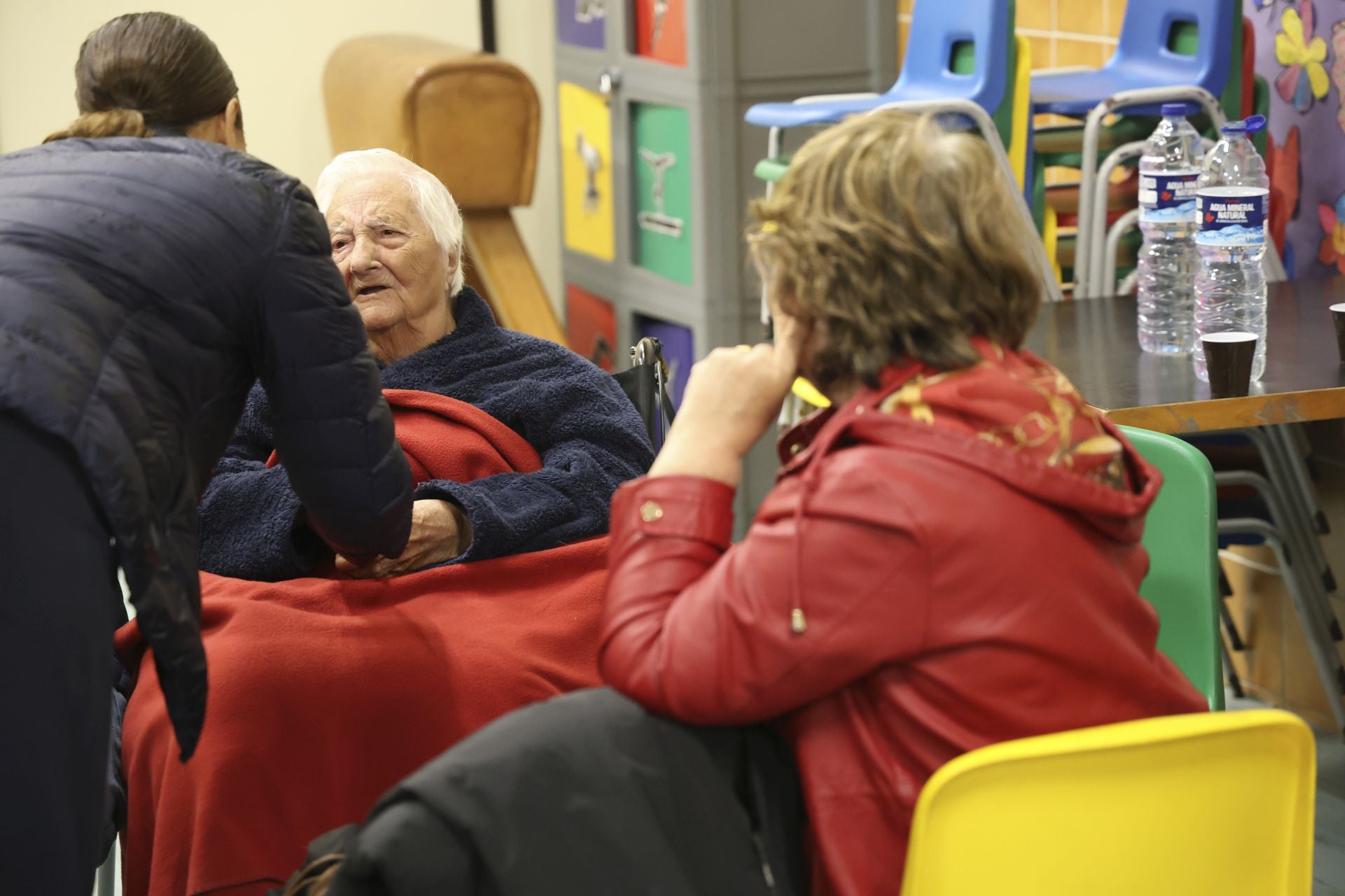 Vecinos desalojados y olor a quemado en todo Gijón: las imágenes del fuego en el Monte Areo