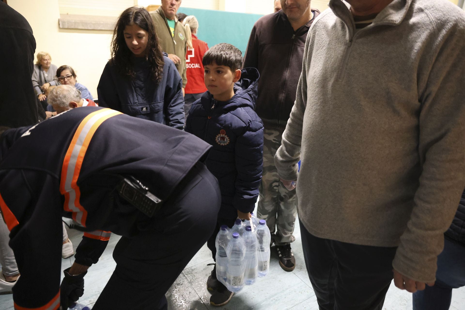 Vecinos desalojados y olor a quemado en todo Gijón: las imágenes del fuego en el Monte Areo
