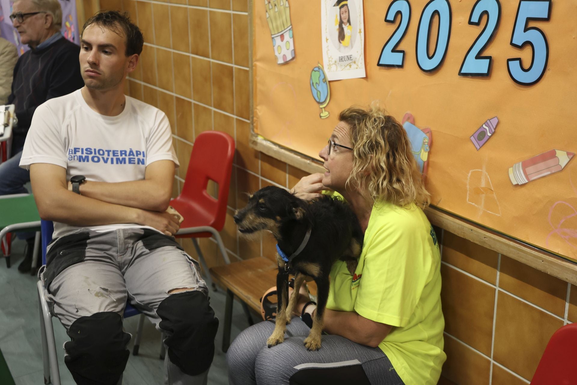 Vecinos desalojados y olor a quemado en todo Gijón: las imágenes del fuego en el Monte Areo