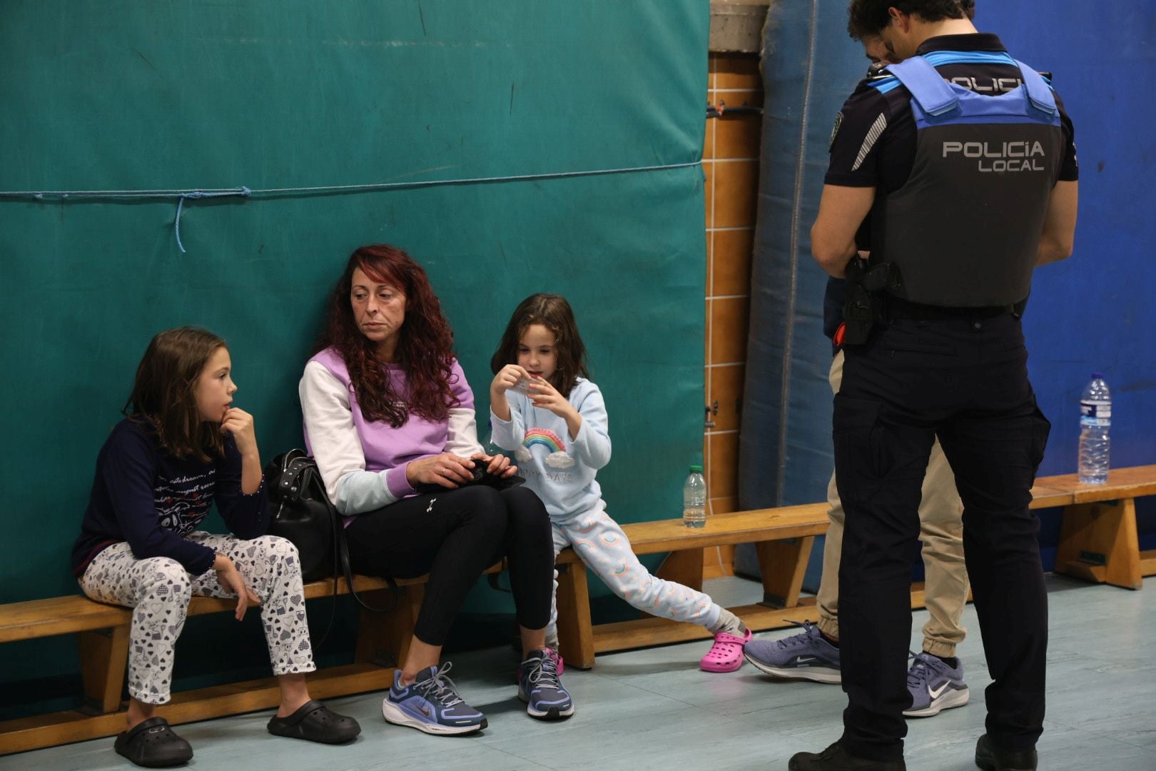 Vecinos desalojados y olor a quemado en todo Gijón: las imágenes del fuego en el Monte Areo