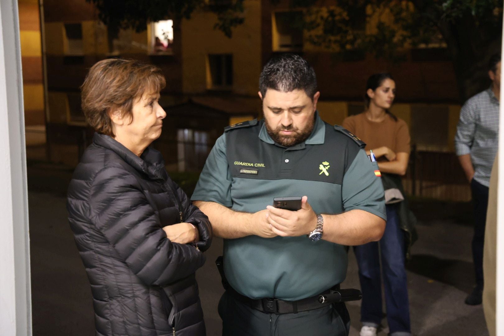 Vecinos desalojados y olor a quemado en todo Gijón: las imágenes del fuego en el Monte Areo
