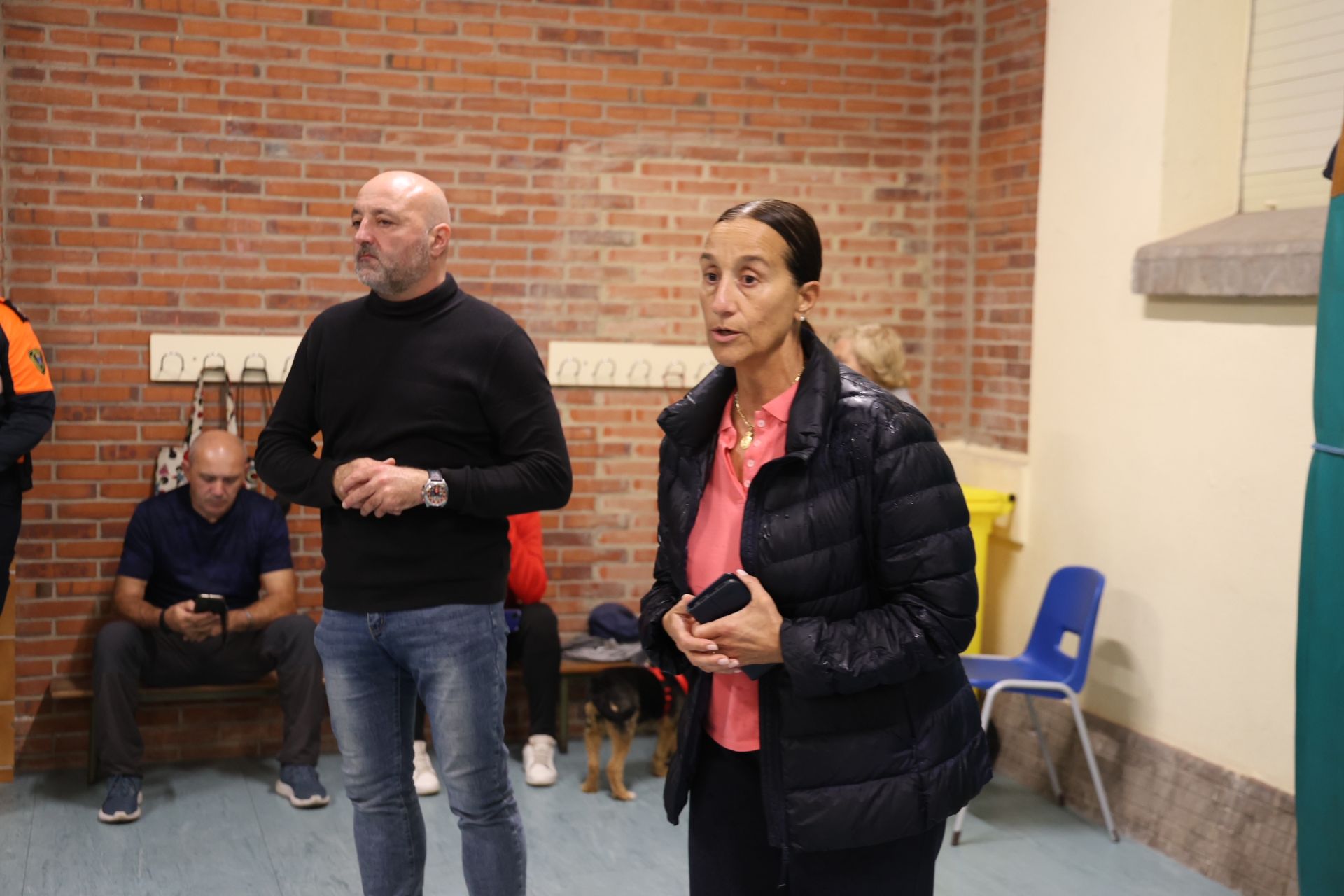 Vecinos desalojados y olor a quemado en todo Gijón: las imágenes del fuego en el Monte Areo