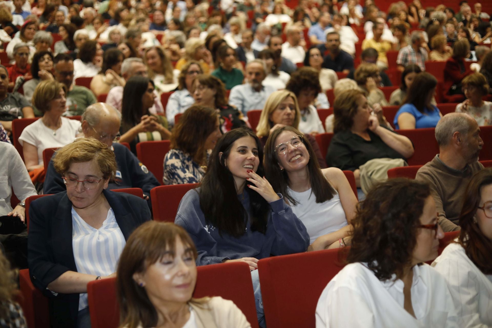 Encuentro con el público de Eduardo Mendoza en el Niemeyer