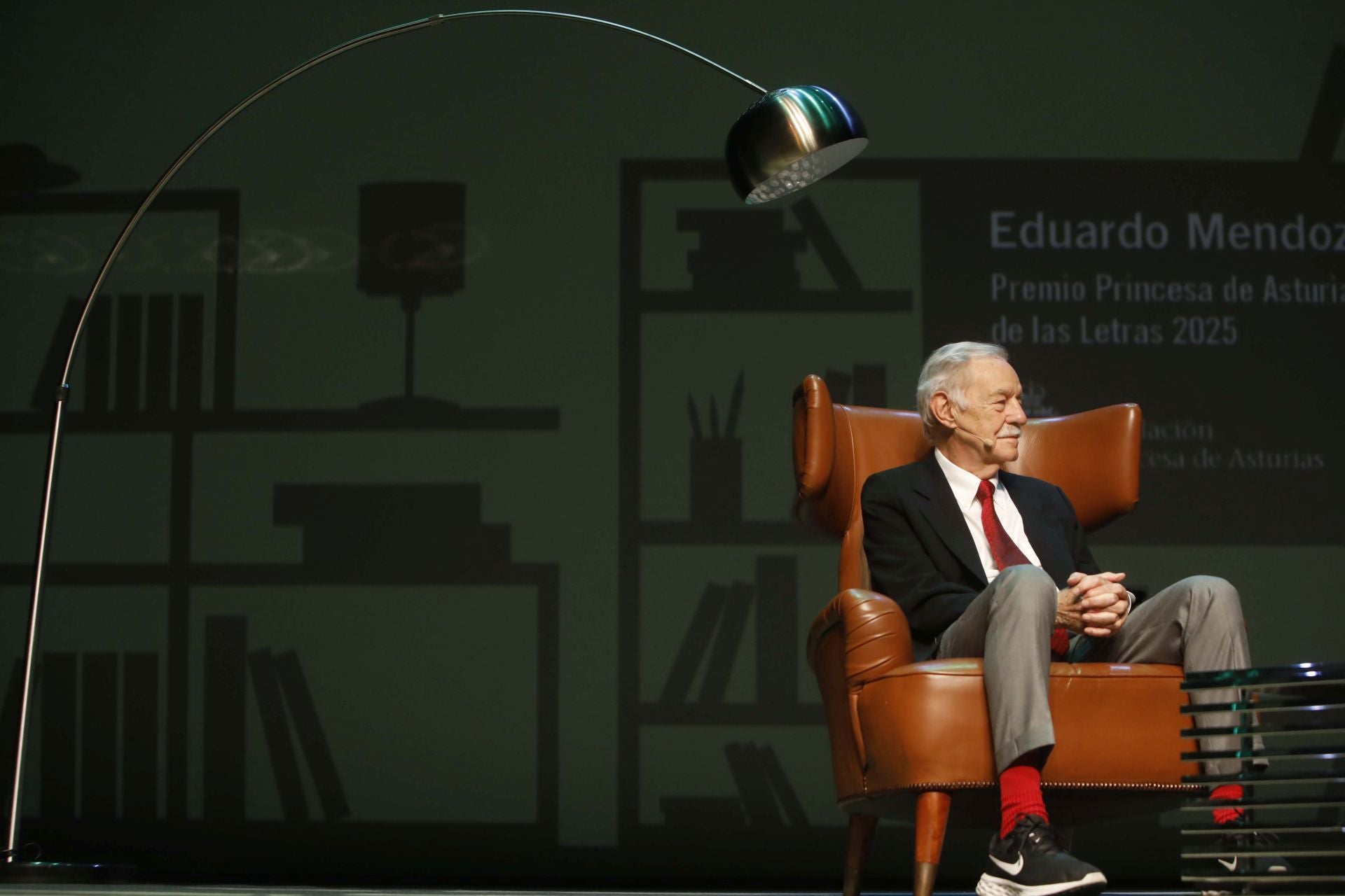Encuentro con el público de Eduardo Mendoza en el Niemeyer