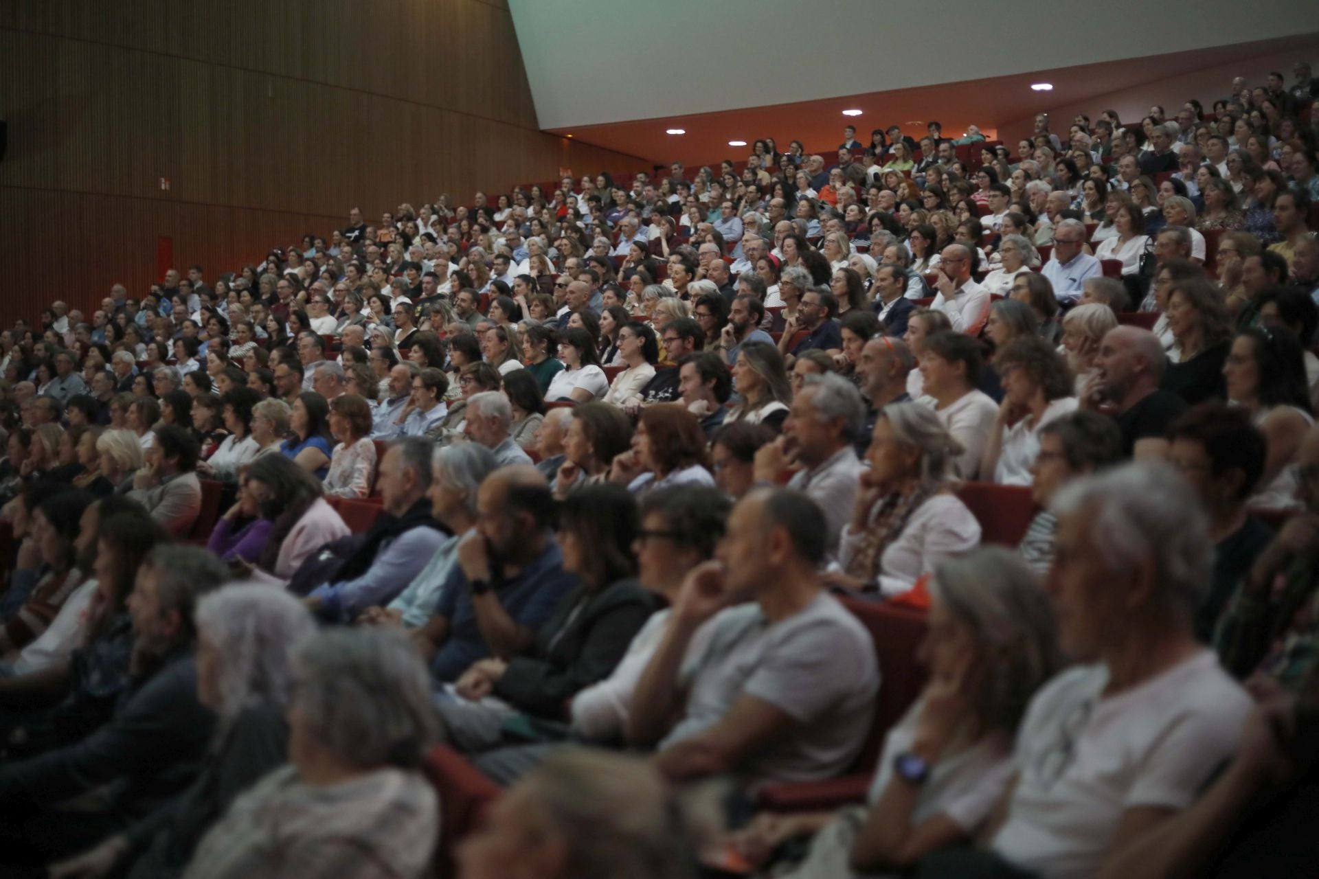 Encuentro con el público de Eduardo Mendoza en el Niemeyer